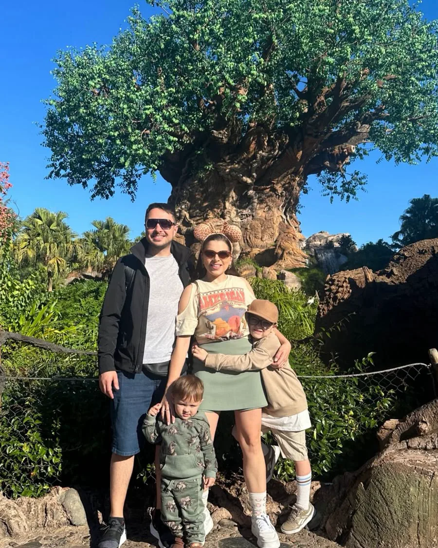Isaac Paes e a família sob a Árvore da Vida